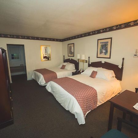 The Chalet Motel Mequon Eksteriør billede