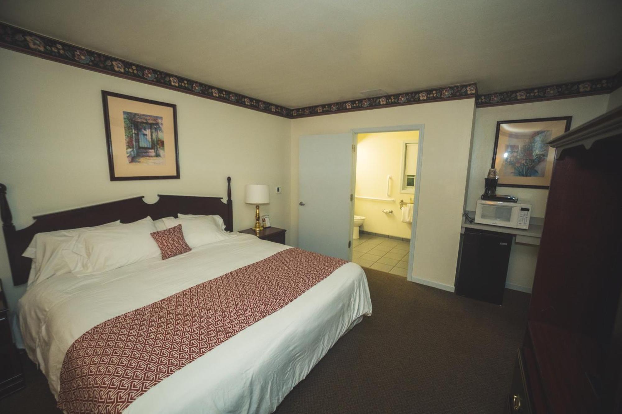 The Chalet Motel Mequon Eksteriør billede