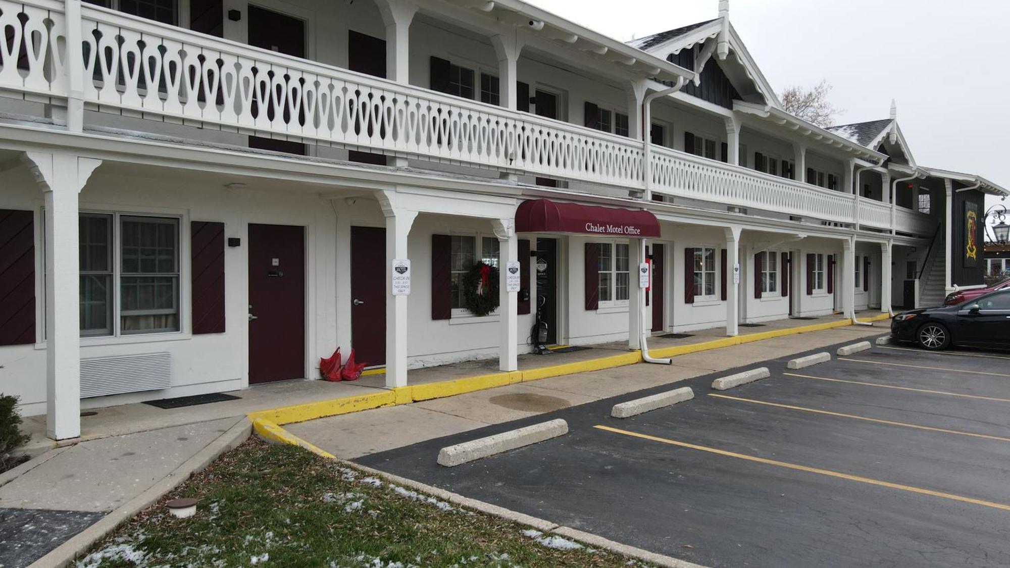 The Chalet Motel Mequon Eksteriør billede