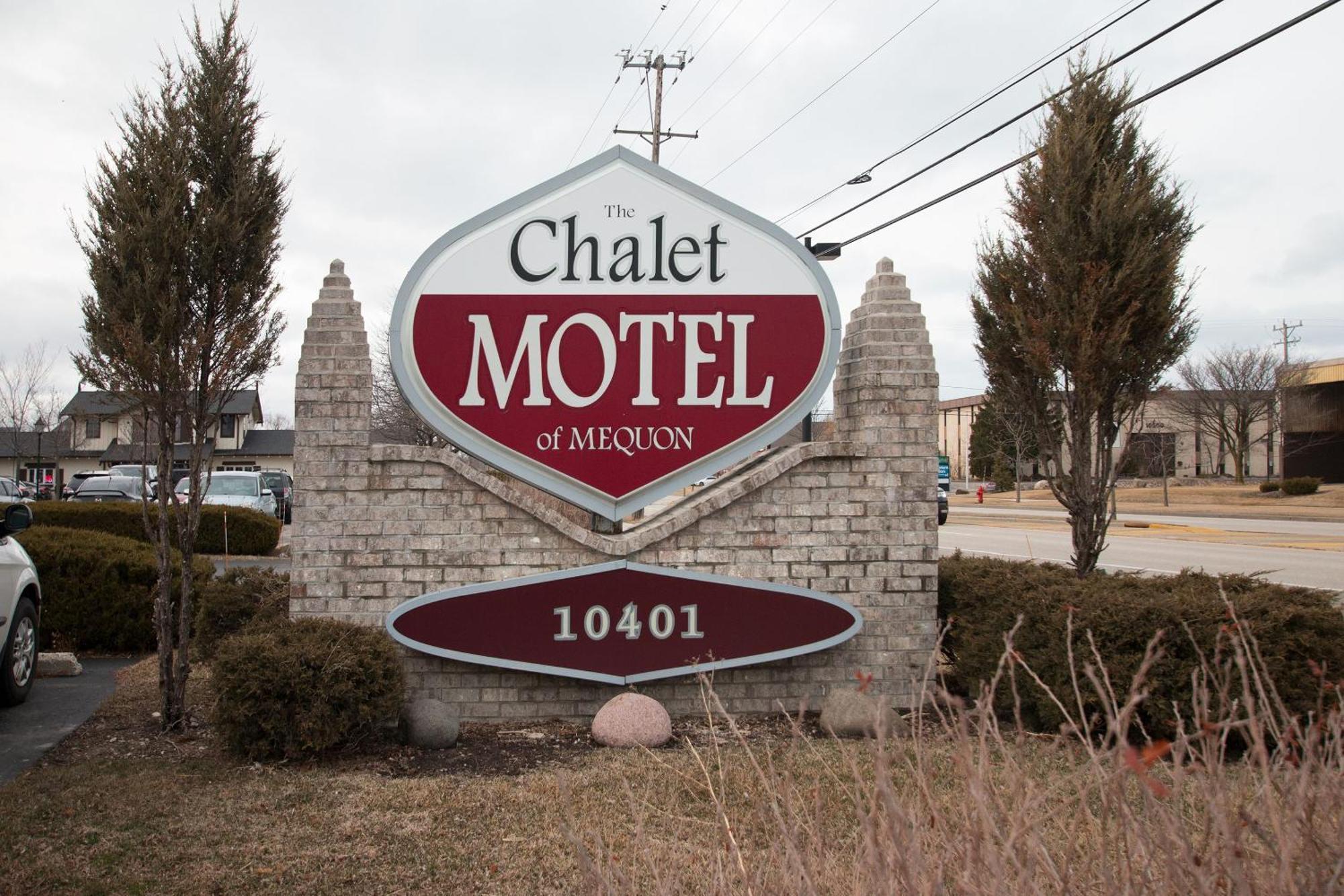 The Chalet Motel Mequon Eksteriør billede