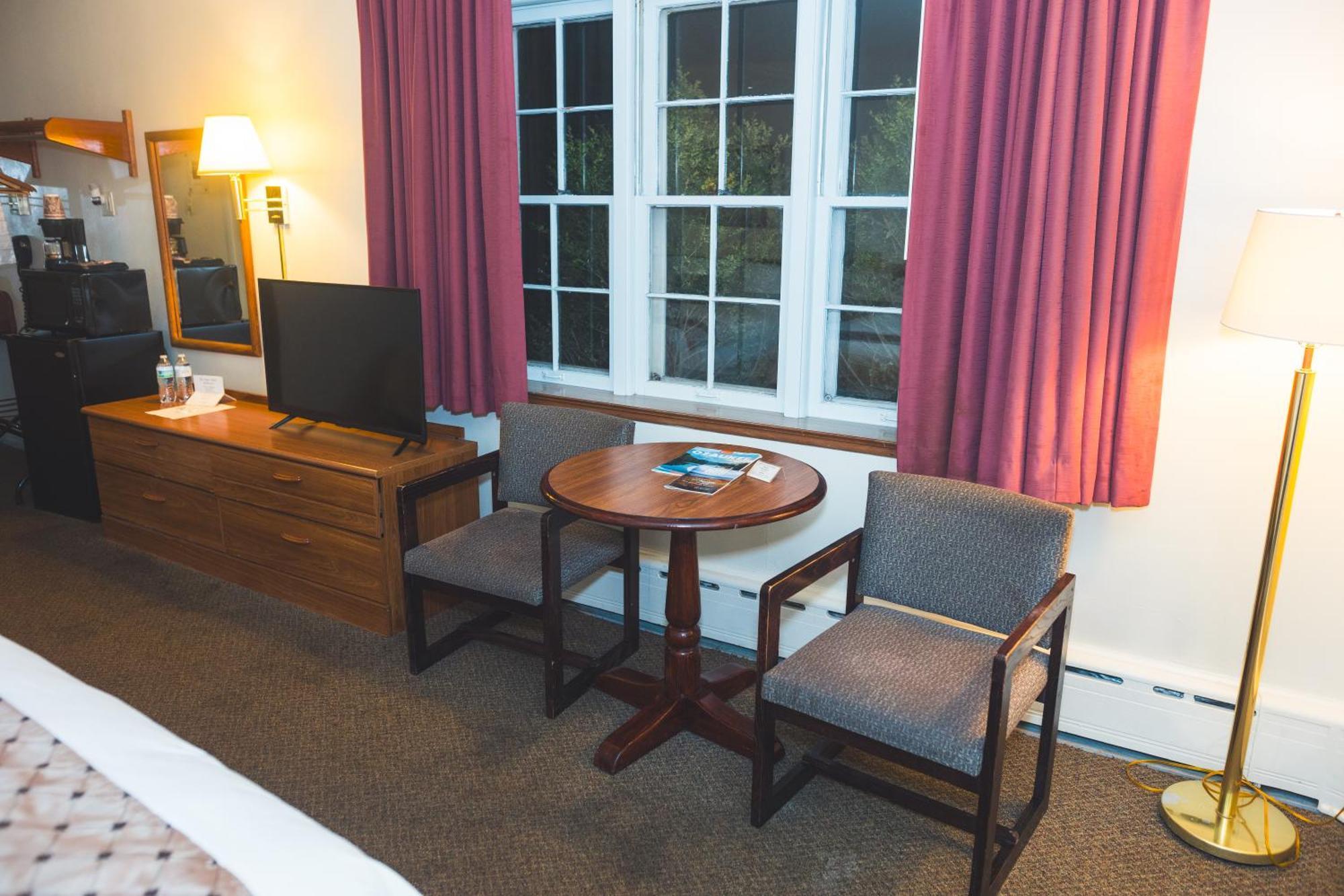The Chalet Motel Mequon Eksteriør billede
