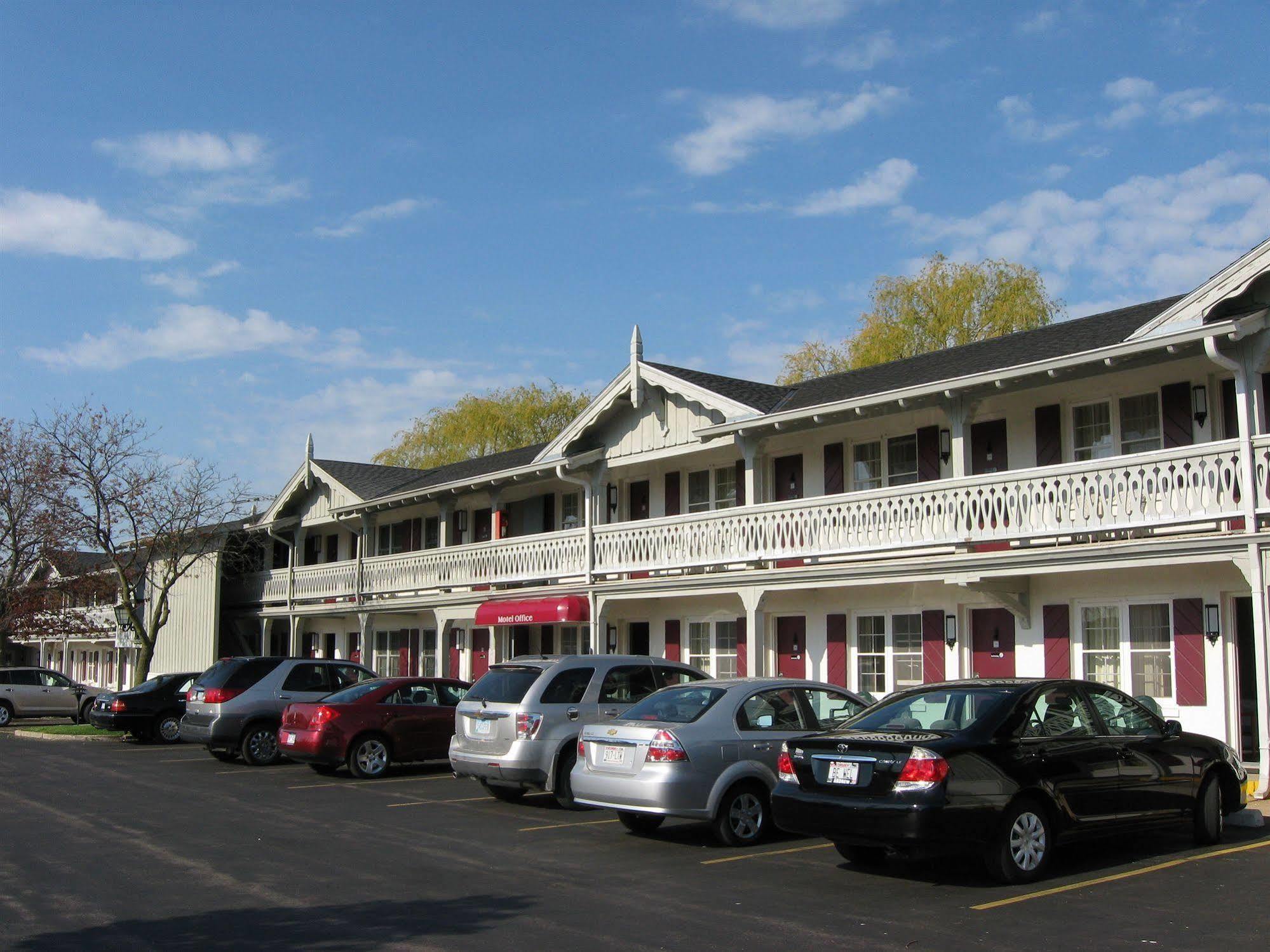 The Chalet Motel Mequon Eksteriør billede