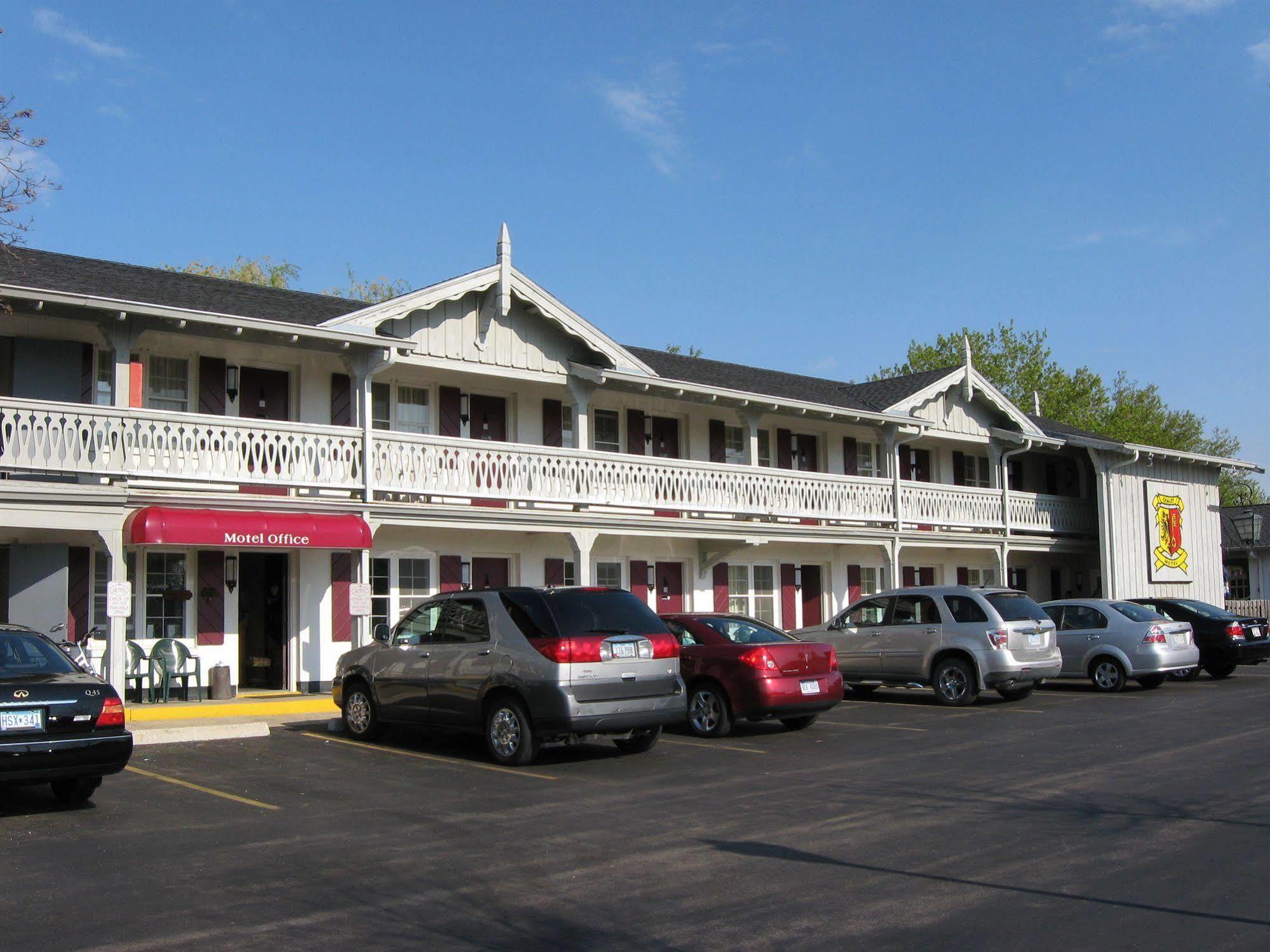The Chalet Motel Mequon Eksteriør billede