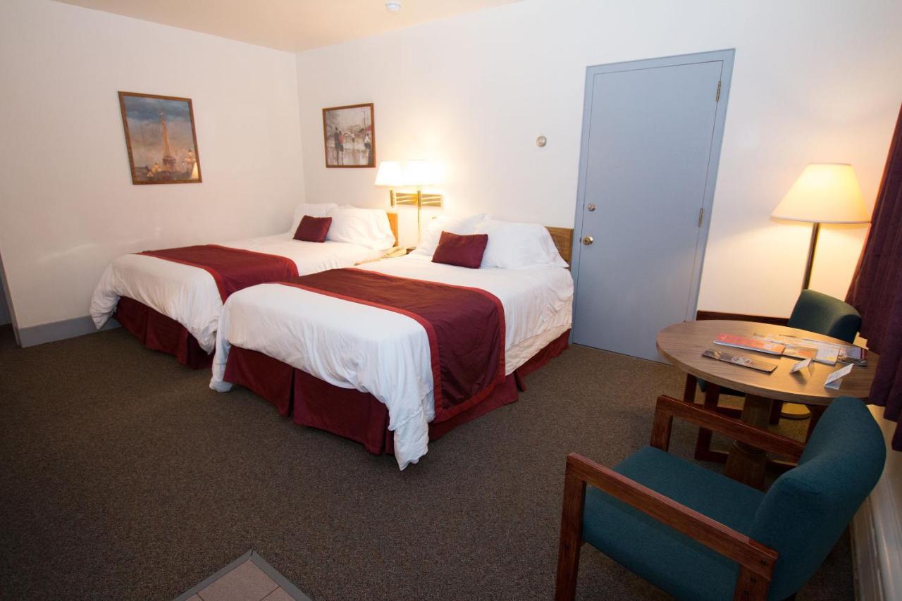 The Chalet Motel Mequon Eksteriør billede
