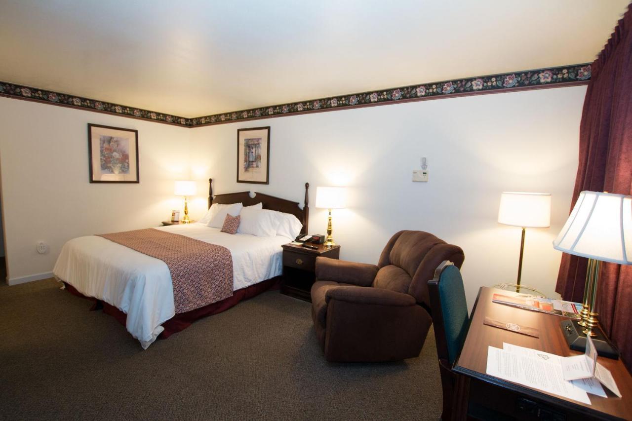 The Chalet Motel Mequon Eksteriør billede